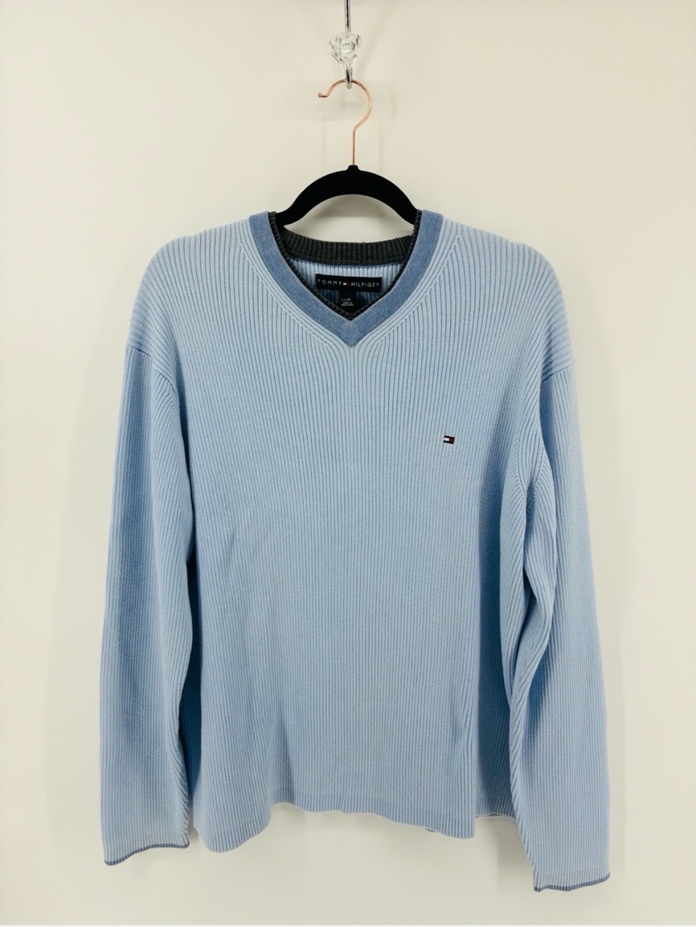 Tommy Hilfiger Men’s Light Blue V-Neck Ribbed Sweater